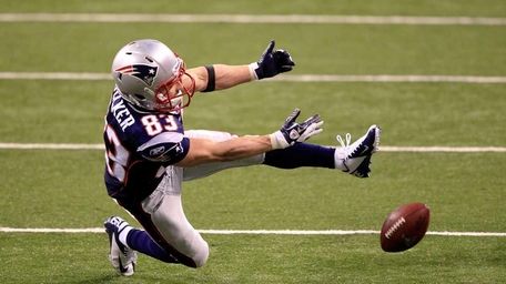 Wes Welker of the New England Patriots drops