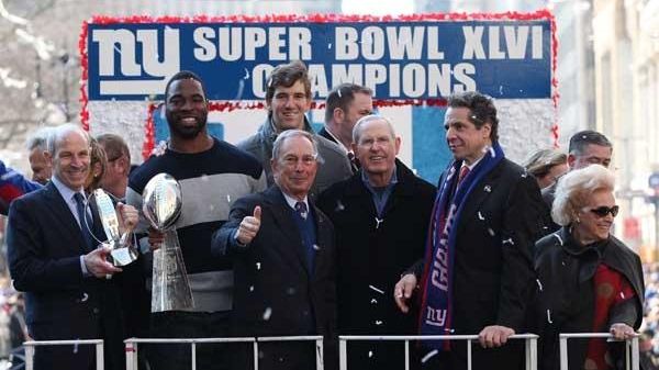 Mayor Michael Bloomberg, center, celebrates Giants Super Bowl