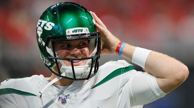 Jets quarterback Sam Darnold looks on against the