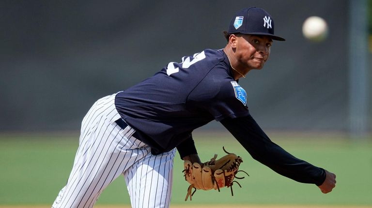 Yankees pitcher Luis Gil (32) delivers a pitch