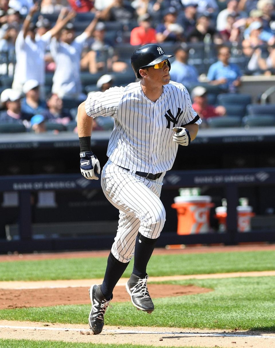 New York Yankees first baseman DJ LeMahieu runs