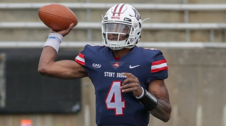 Stony Brook quarterback Tyquell Fields