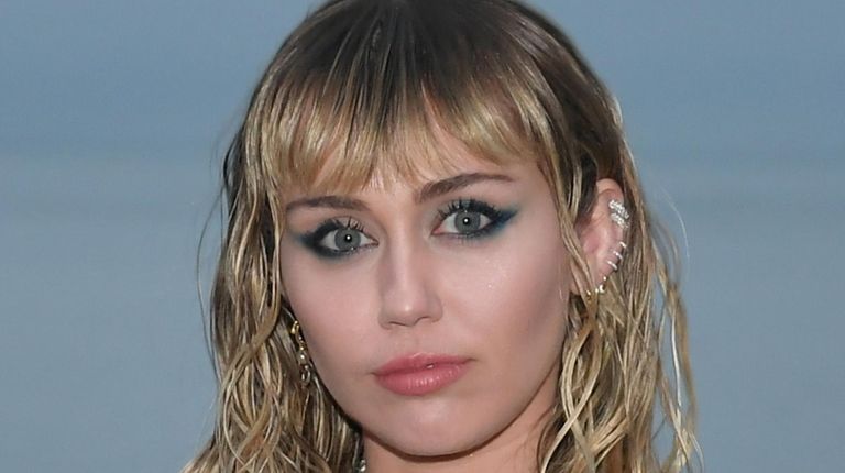Miley Cyrus says she still loves Liam Hemsworth.