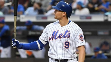 Mets centerfielder Brandon Nimmo awaits a pitch during
