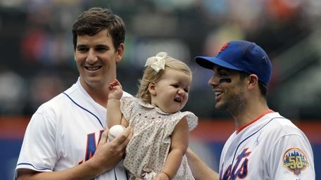 New York Giants quarterback Eli Manning, left, holds