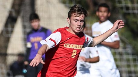Chaminade's Brendan Tomlinson gets through St. Anthony's defenders
