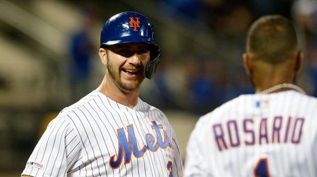 Pete Alonso #20 of the Mets celebrates his