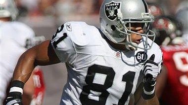 Oakland Raiders wide receiver Chaz Schilens against the