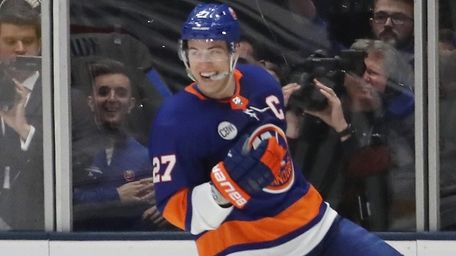 Anders Lee of the Islanders celebrates his game