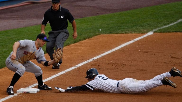 David Wright tags out Derek Jeter. (June 16,