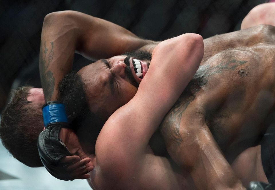 Featherweight fighters Chas Skelly, left, and Jordan Griffin
