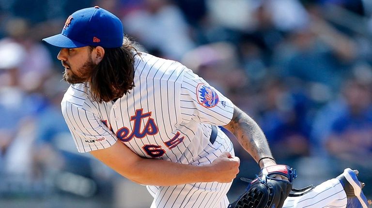 Mets starter Robert Gsellman delivers against the Nationals