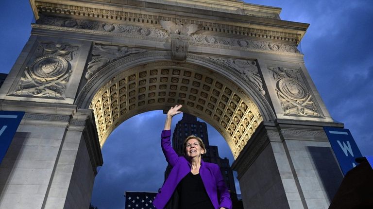 Democratic presidential hopeful Massachusetts Senator Elizabeth Warren delivers
