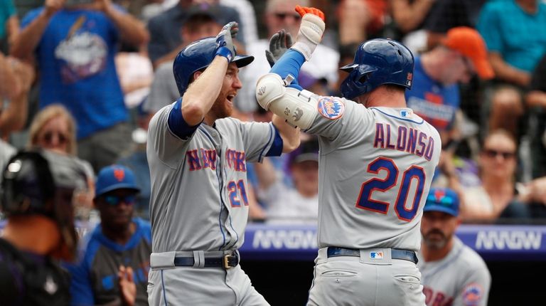 Mets' Todd Frazier, left, congratulates Pete Alonso as