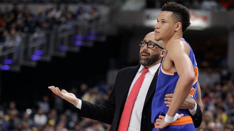 New York Knicks coach David Fizdale talks with