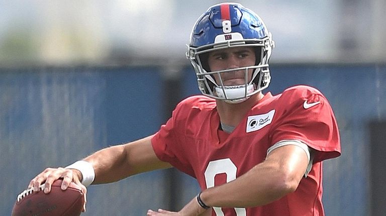 Giants quarterback Daniel Jones makes his first NFL