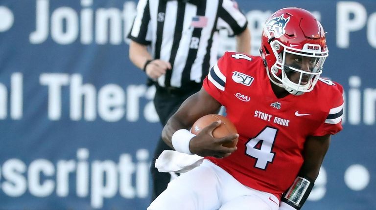 Stony Brook quarterback Tyquell Fields makes a cut