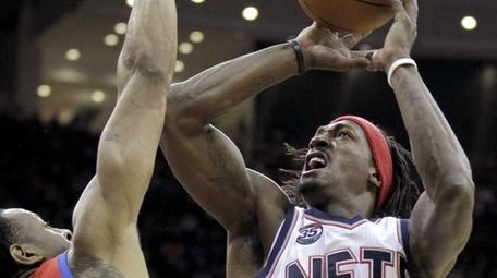 New Jersey Nets' Gerald Wallace (45) goes up