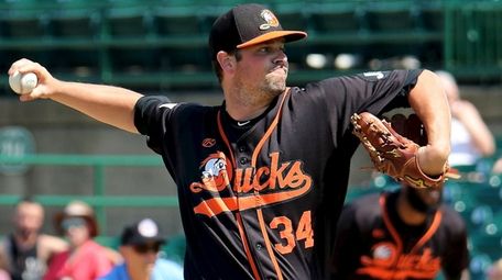 Ducks relief pitcher Vin Mazzaro delivers a pitch