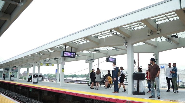 Lirr Saturday Service Suspended Between New Hyde Park And