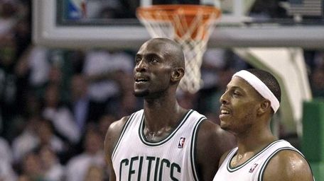 Boston Celtics power forward Kevin Garnett, left, and
