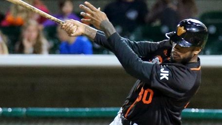 The Ducks' David Washington watches the flight of