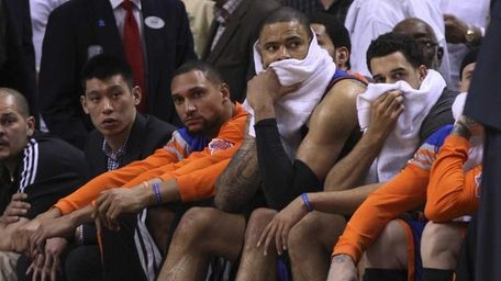 New York Knicks' Jeremy Lin, left, sits on