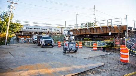 Lirr Replacing Nassau Boulevard Bridge In Garden City This Weekend