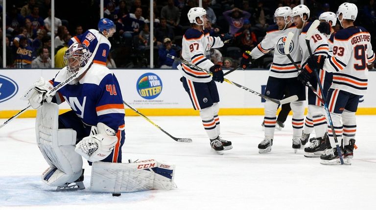 Semyon Varlamov #40 of the slanders looks on