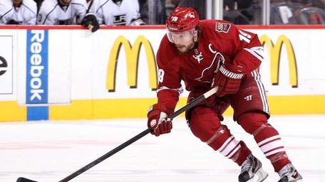 Shane Doan of the Phoenix Coyotes moves the