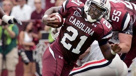 South Carolina's Marcus Lattimore (21) runs for a