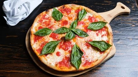 Iavarone Italian Kitchen Pizzeria Review Plainview Restaurant Is Family S Biggest And Boldest Yet Newsday