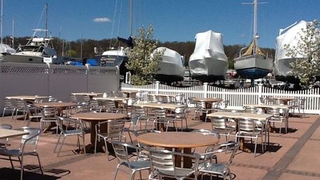 The Boat House Waterside Cafe, Glen Cove: At