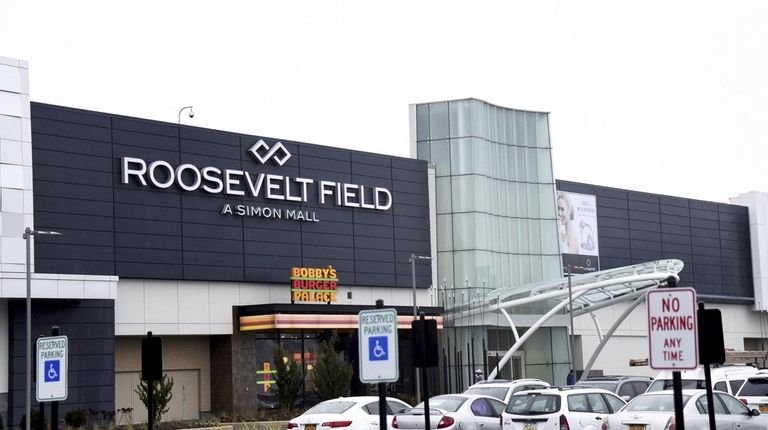 Police Searching For 5 In Theft At Roosevelt Field Mall Newsday