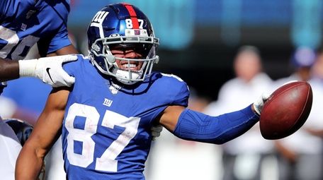 Sterling Shepard of the Giants celebrates his catch