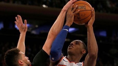 RJ Barrett of the Knicks puts up a