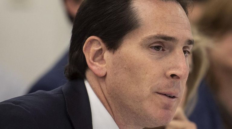State Sen. Todd Kaminsky hosts a roundtable at