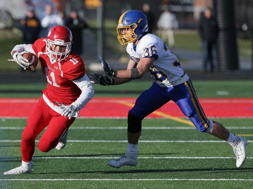 East Islip's Anthony Carroll (11) makes a catch