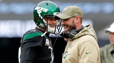 Sam Darnold #14 of the Jets and head