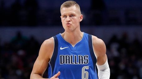 Kristaps Porzingis of the Dallas Mavericks backs up