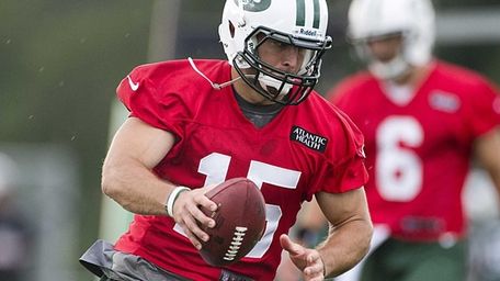 Jets quarterback Tim Tebow works on passing plays