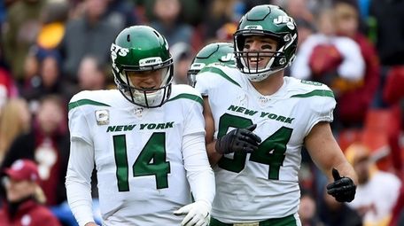 Sam Darnold and Ryan Griffin of the Jets