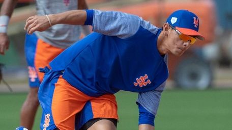Mets infielder Andres Gimenez works out during spring