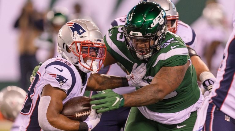 Jets defensive tackle Quinnen Williams tries to tackle