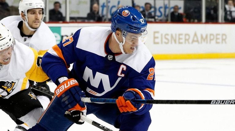 Anders Lee of the Islanders controls the puck