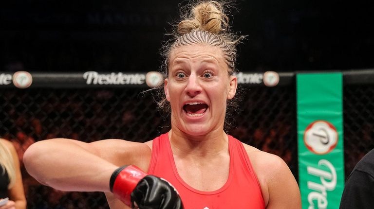 Kayla Harrison defeated Bobbi Jo Dalziel by first-round