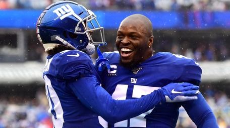 Antonio Hamilton and Alec Ogletree of the Giants