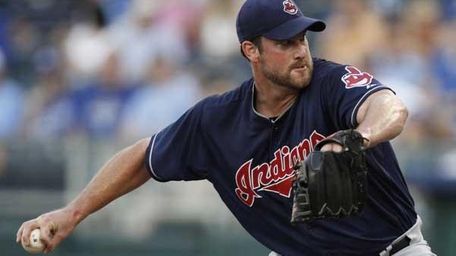 Derek Lowe #26 of the Cleveland Indians