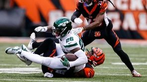 Jets running back Le'Veon Bell is tackled by