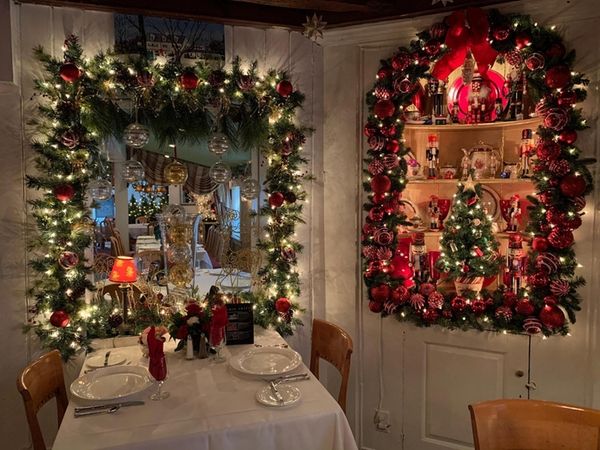 Restaurant Open For Christmas 2022 In Suffolk County Ny Long Island Restaurants Decorated For Christmas | Newsday